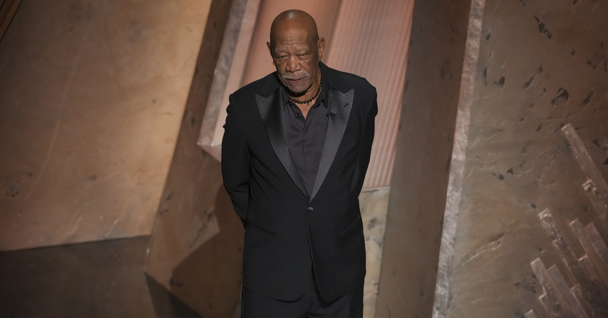 Morgan Freeman’ın Oscar Ödül töreninde giydiği siyah eldivenin sırrı neydi?